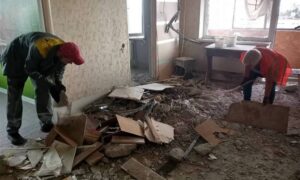 У Нікополі комунальні служби працюють на кількох напрямках: ліквідовують наслідки обстрілів і продовжують благоустрій міста (фото)