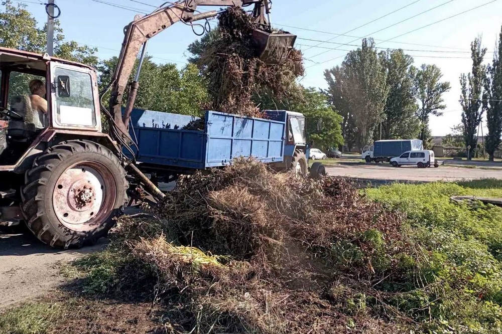 У Нікополі ліквідовують наслідки обстрілів1