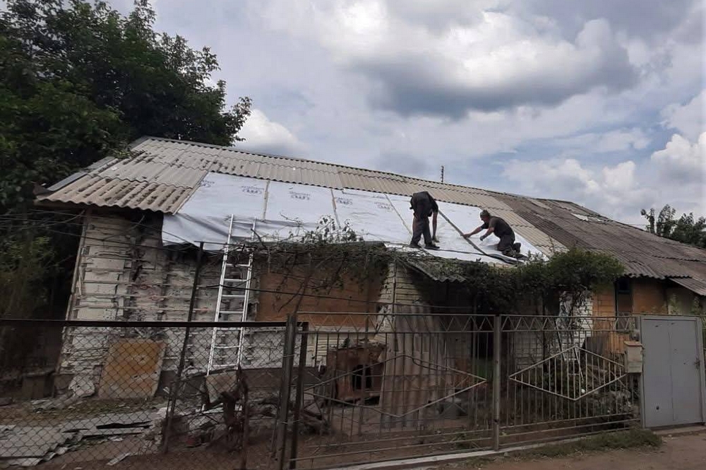 У Нікополі ліквідовують наслідки обстрілів11