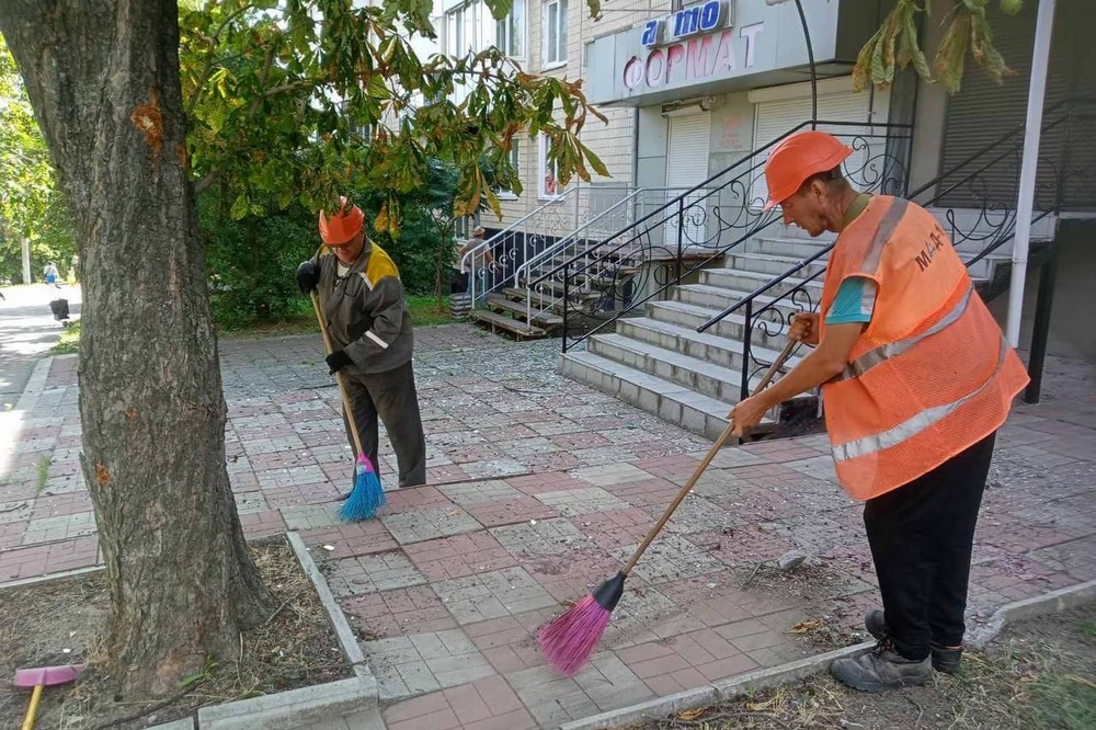 У Нікополі ліквідовують наслідки обстрілів14