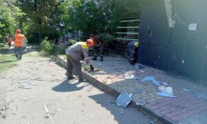 У Нікополі ліквідовують наслідки обстрілів і ремонтують дороги: як цього тижня працюють комунальники (фото)