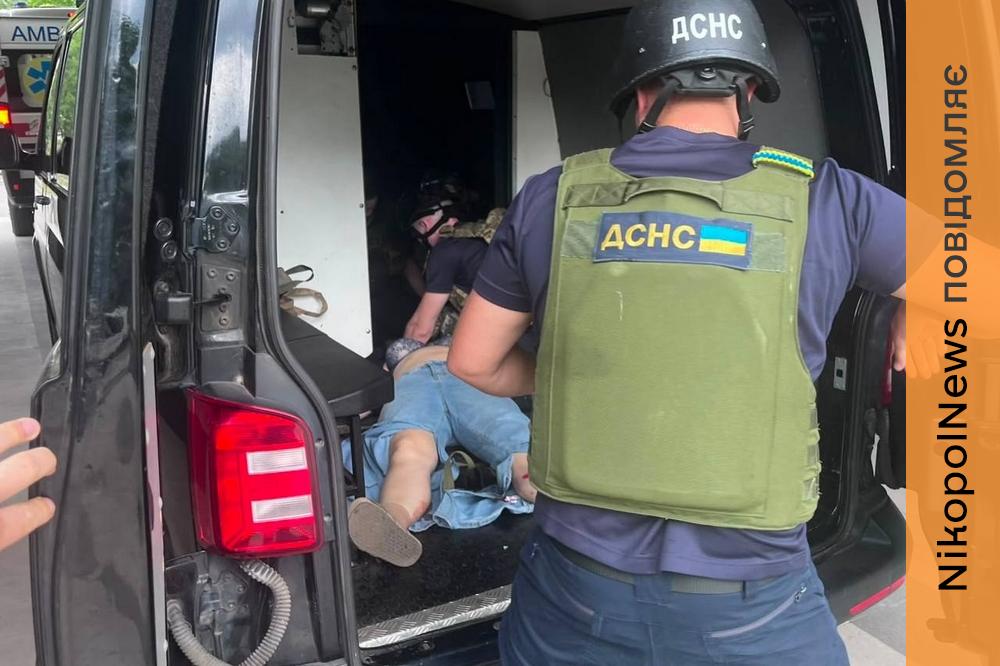 У Нікополі та районі є вбиті і поранені, пошкоджено дитсадок, ТЦ, кафе, авто та будинки, є постраждалий на Криворіжжі, також під ударами була Синельниківщина (фото)