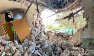 У Нікополі та районі через скиди з БпЛА й атаки FPV-дронів поранено 5 людей, серед них 3 рятувальників - поліція (фото)