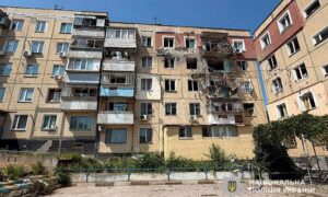 Ворог вдарив по СТО і багатоповерхівкам у Нікополі, 9 постраждалих у місті і районі, ще у 4 районах області пошкоджено цивільну та критичну інфраструктуру - поліція