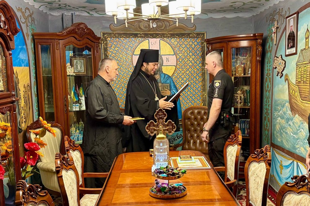 У Нікополі у День Української Державності церковними нагородами відзначили працівників Національної поліції України (фото) (2) У Нікополі у День Української Державності церковними нагородами відзначили працівників Національної поліції України (фото) (2)