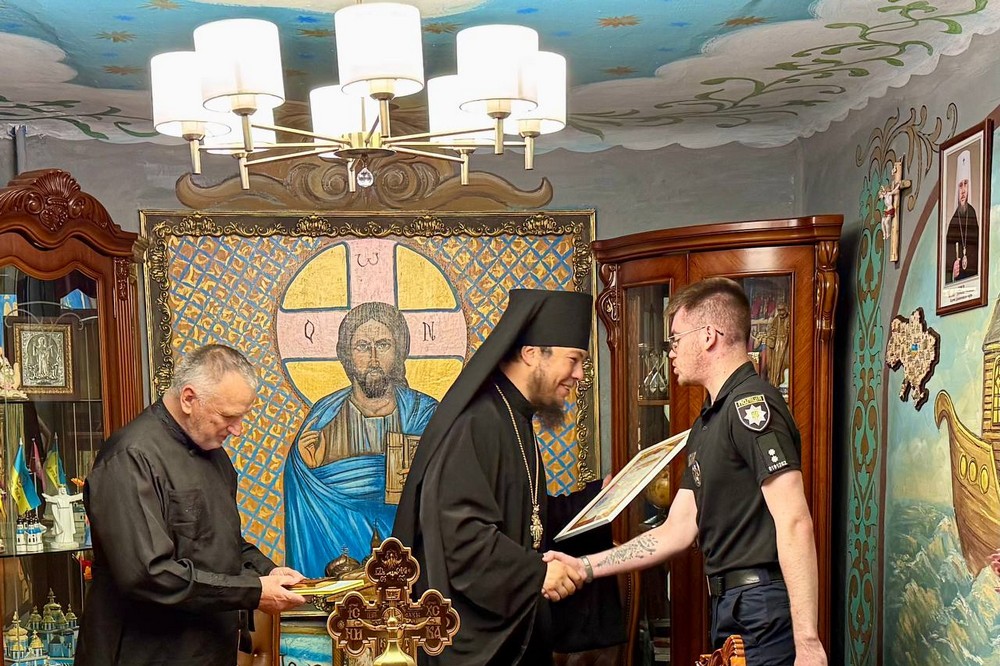 У Нікополі у День Української Державності церковними нагородами відзначили працівників Національної поліції України (фото) (4) У Нікополі у День Української Державності церковними нагородами відзначили працівників Національної поліції України (фото) (4)