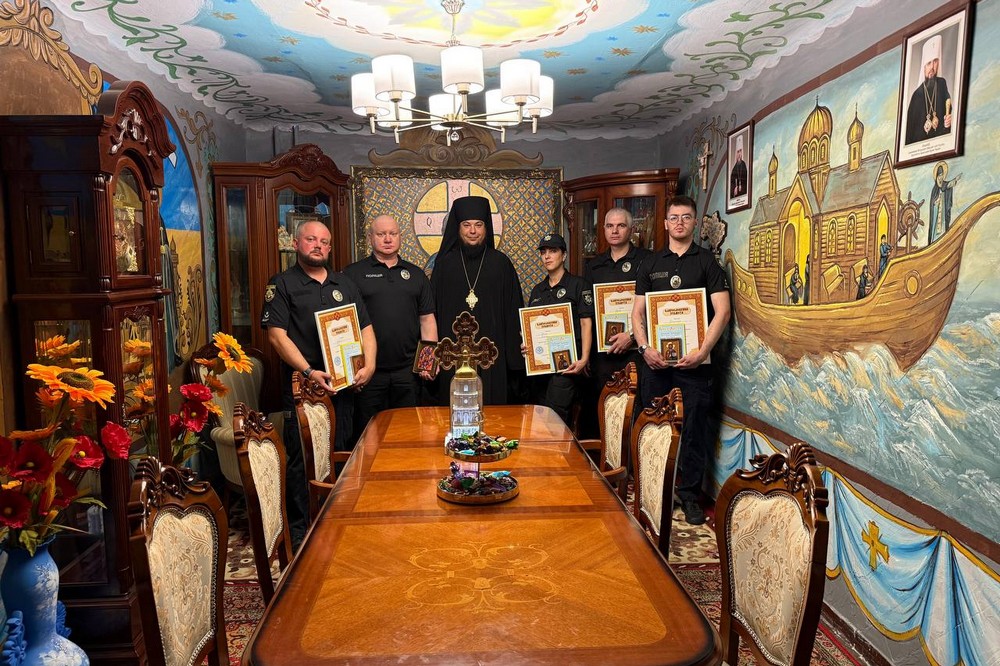 У Нікополі у День Української Державності церковними нагородами відзначили працівників Національної поліції України (фото) (5) У Нікополі у День Української Державності церковними нагородами відзначили працівників Національної поліції України (фото) (5)
