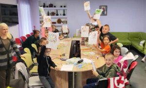 У Нікополі волонтери Червоного Хреста проводять психосоціальні зустрічі для літніх людей та дітей-ВПО (фото)