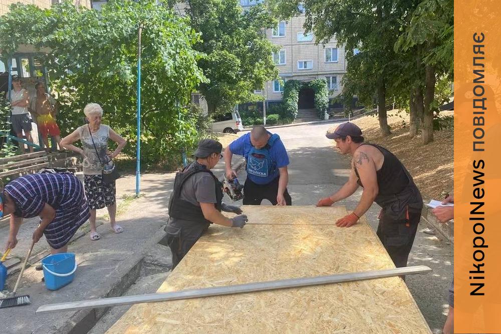 Понад 50 родин у Нікополі отримали допомогу від Гуманітарної місії «Проліска» після масованої атаки FPV-дронів (фото)