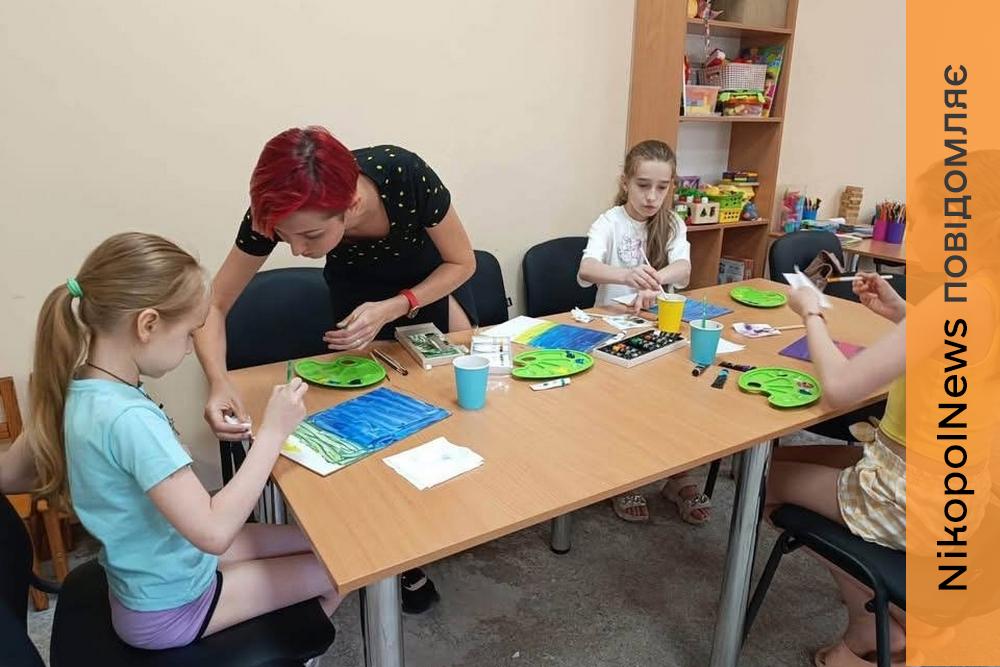 «Літній настрій у фарбах»: у Нікополі для дітей провели творче заняття в арт-студії (фото)