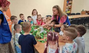 У Нікополі для дітей провели день літніх пригод із динозаврами та веселими естафетами (фото)