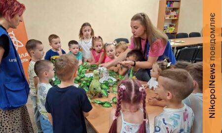 У Нікополі для дітей провели день літніх пригод із динозаврами та веселими естафетами (фото)