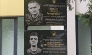 У Покрові відкрили меморіальні дошки на честь двох полеглих Захисників України (фото)