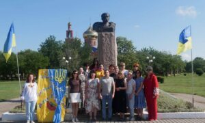 Квіти, хвилина мовчання та пам’ять про Героїв: як у Покрові відзначили День Української Державності (фото)