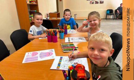 У Центрі життєстійкості Нікополя діти створили унікальні іграшки та дізналися про підводний світ (фото)