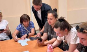 У Центрі життєстійкості Нікополя дорослих навчали користуватися месенджерами (фото)