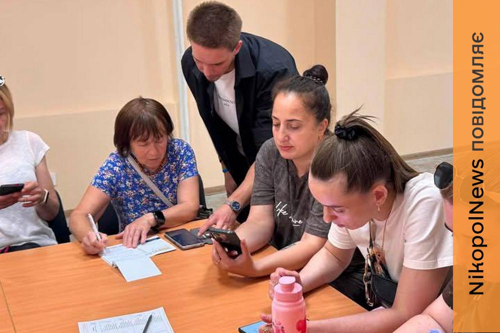 У Центрі життєстійкості Нікополя дорослих навчали користуватися месенджерами (фото)