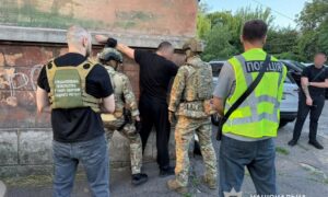 Затримано трьох співробітників ТЦК у Дніпрі. Вони вимагали гроші у військовозобов’язаних. (5)