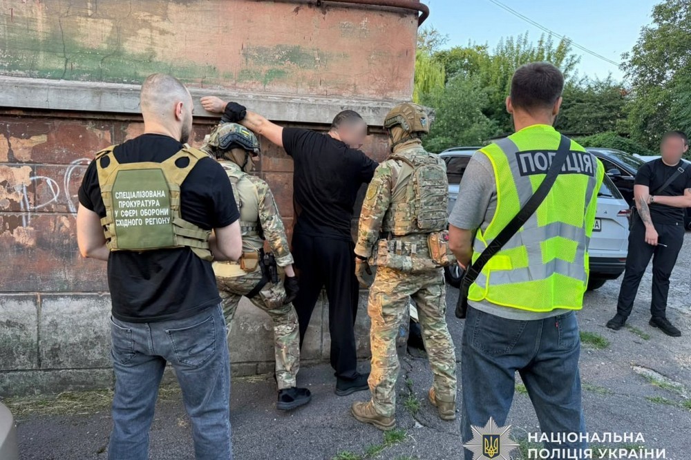 Затримано трьох співробітників ТЦК у Дніпрі. Вони вимагали гроші у військовозобов’язаних. (5)