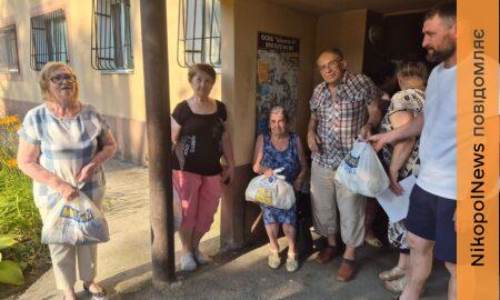 Жителі Нікополя отримали продуктові набори 12