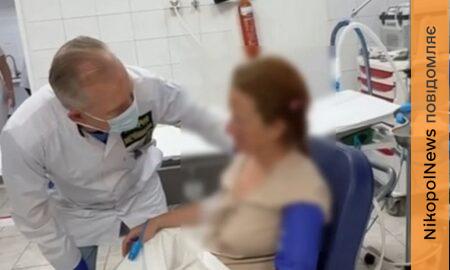 У Дніпрі рятують вагітну жінку, яка постраждала через ворожий удар по АЗС. Вона одержала важкі поранення.