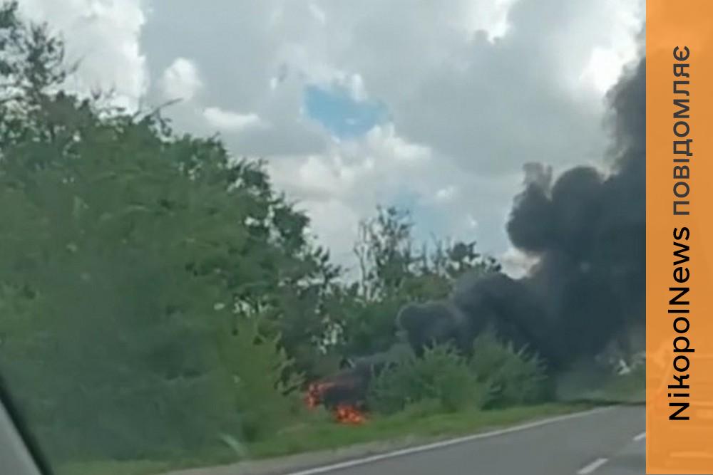 Вбито водія вантажівки на трасі, серед поранених дитина: ворог атакував Дніпропетровщину (відео)
