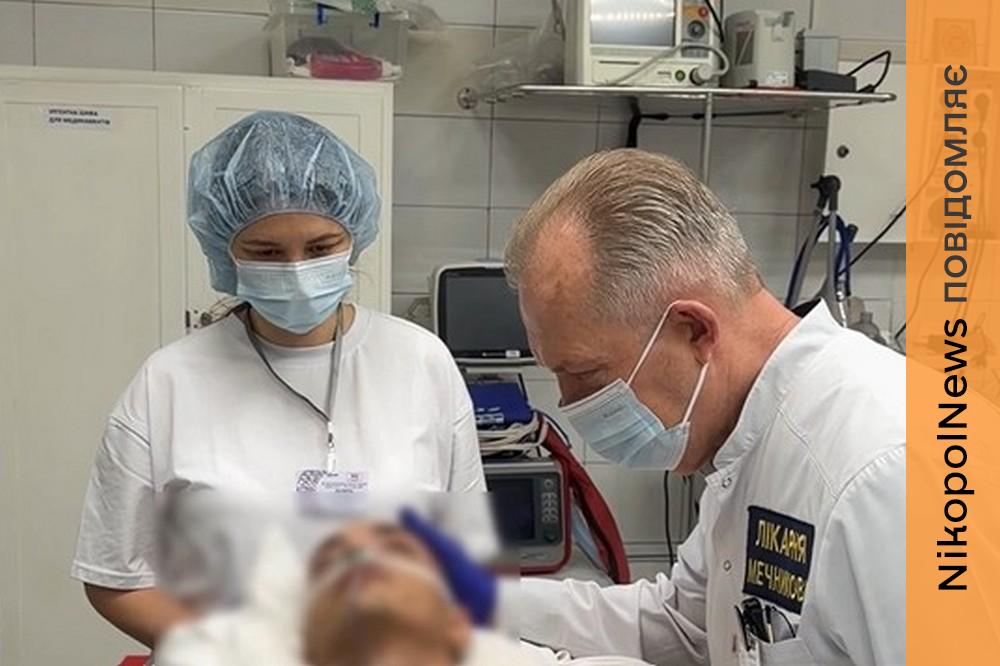 Просто їхав вранці на роботу… Вибух, клінічна смерть, кома 7 днів – у Дніпрі рятують важко пораненого чоловіка (відео)