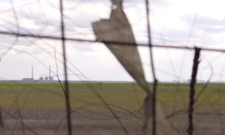 Заходять малими групами: про бої біля ЗАЕС на дні колишнього Каховського водосховища та обстріли Нікополя розповіли прикордонники (відео)