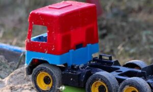 Як можуть виглядати розкидані ворогом на Нікопольщині вибухонебезпечні предмети і про що важливо знати