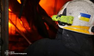 Евакуювали пораненого з небезпечної території: про наслідки обстрілів Нікопольщини та 3 районів області розповіли у ДСНС (фото)