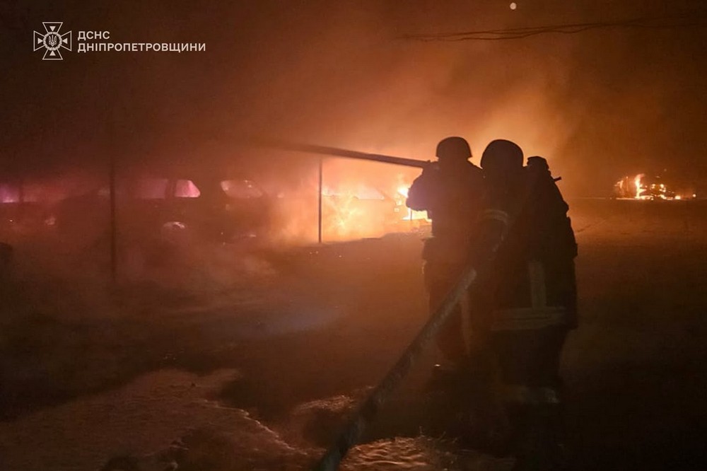 наслідки обстрілів Нікопольщини та області показали у ДСНС