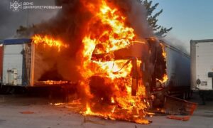 наслідки обстрілів Нікопольщини та області показали у ДСНС 2
