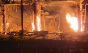 Голова Дніпропетровської обласної ради Микола Лукашук прокоментував атаки на АЗС на Дніпропетровщині. Він закликав не перебувати на заправках під час тривоги. Попередив про загрозу нових ударів.