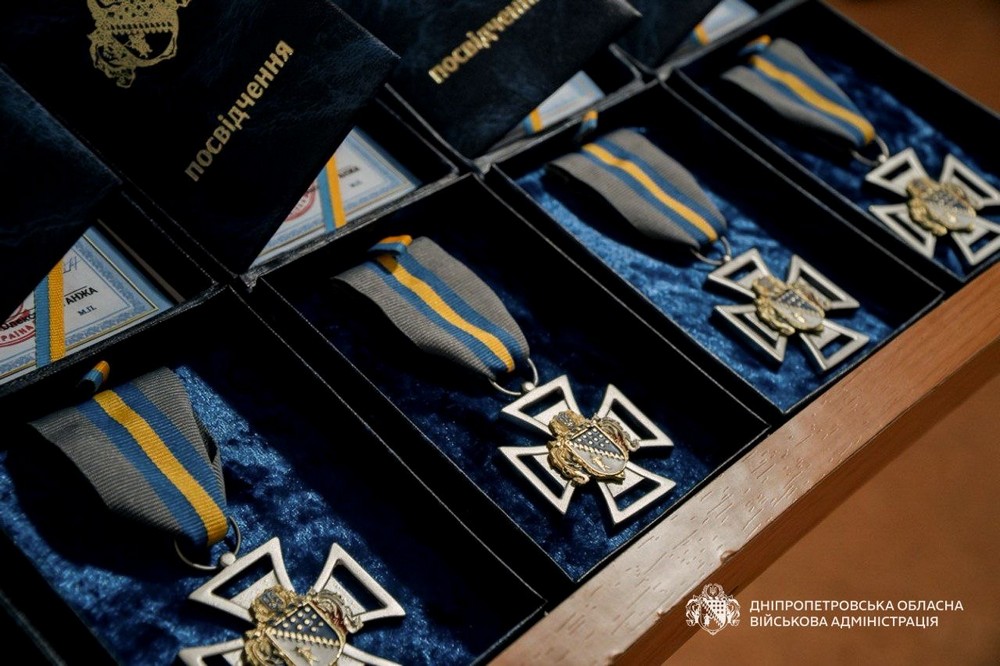 Збивають ворожі БпЛА на Нікопольщині: 8 воїнів-нацгвардійців отримали нагороди від начальника ДніпроОВА (фото)