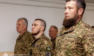 Збивають ворожі БпЛА на Нікопольщині: 8 воїнів-нацгвардійців отримали нагороди від начальника ДніпроОВА