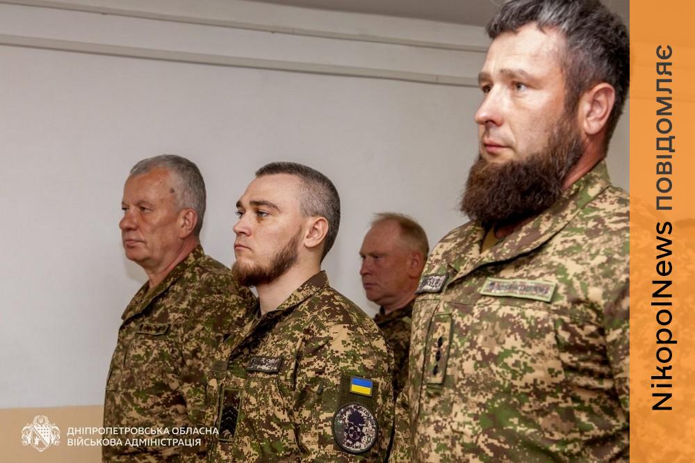 Збивають ворожі БпЛА на Нікопольщині: 8 воїнів-нацгвардійців отримали нагороди від начальника ДніпроОВА