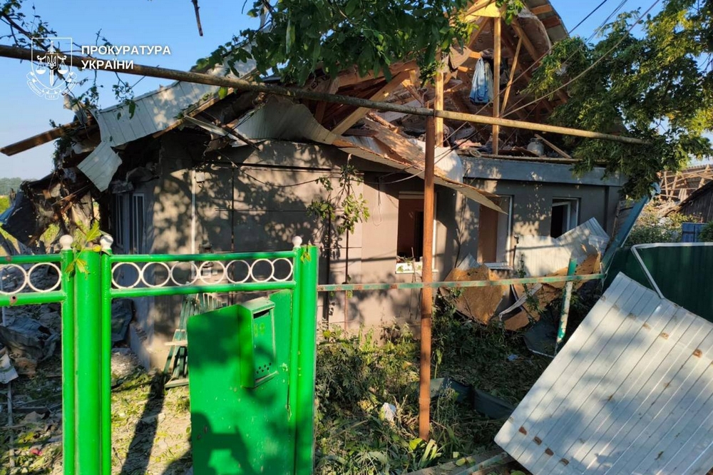 2 загиблих та 18 поранених, серед них 4 дітей: про наслідки обстрілів Нікопольщини та області повідомили у прокуратурі