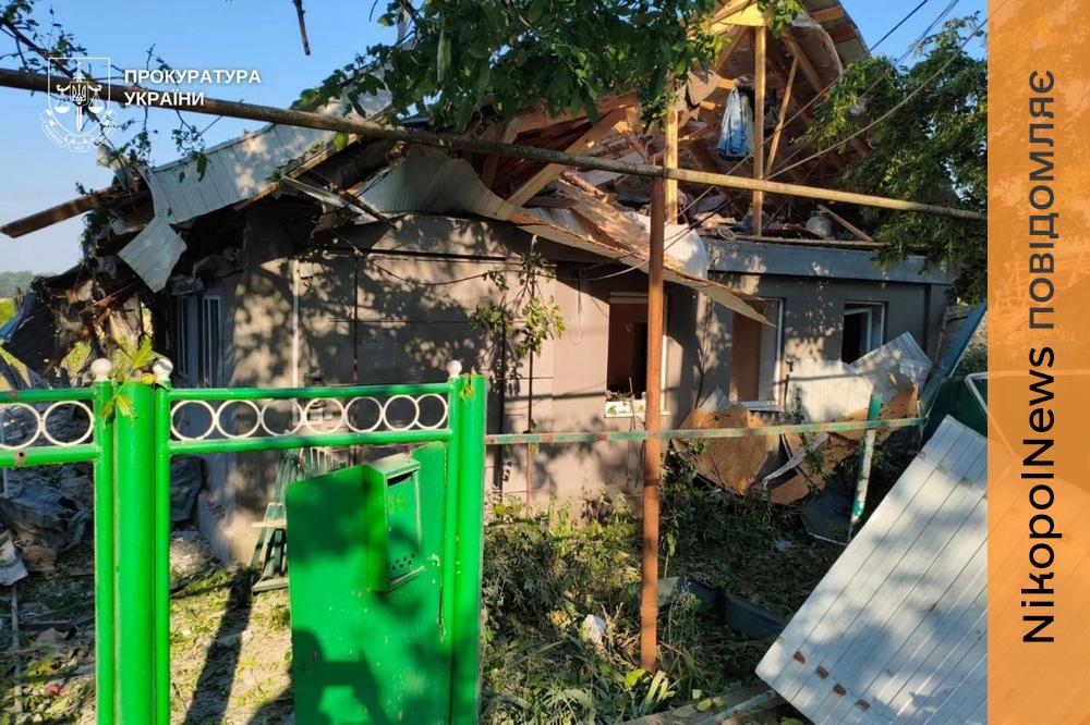 2 загиблих та 18 поранених, серед них 4 дітей: про наслідки обстрілів Нікопольщини та області повідомили у прокуратурі