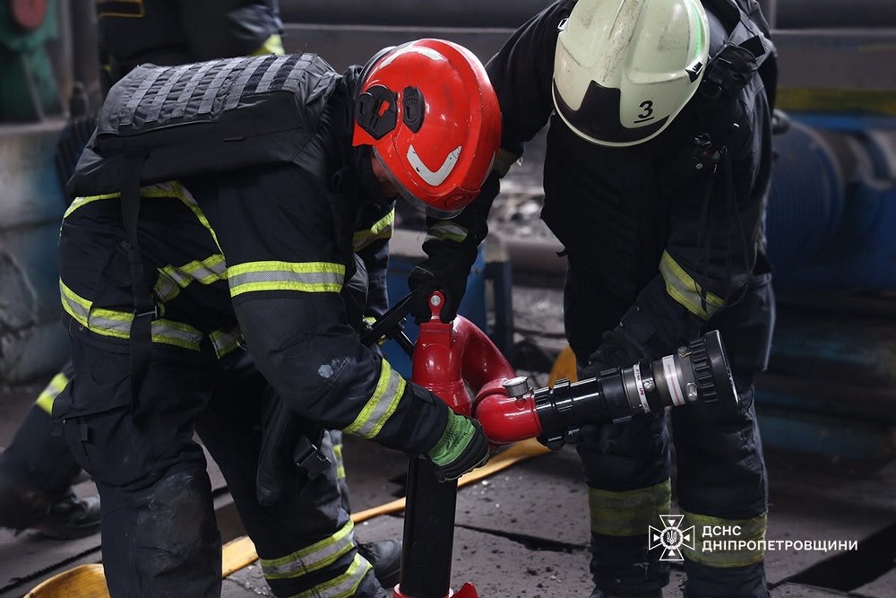 Поранені у Нікополі і Дніпрі, палали поля з пшеницею, торгівельні павільйони, авто: ДСНС про наслідки ворожих атак на область 4 липня (фото)