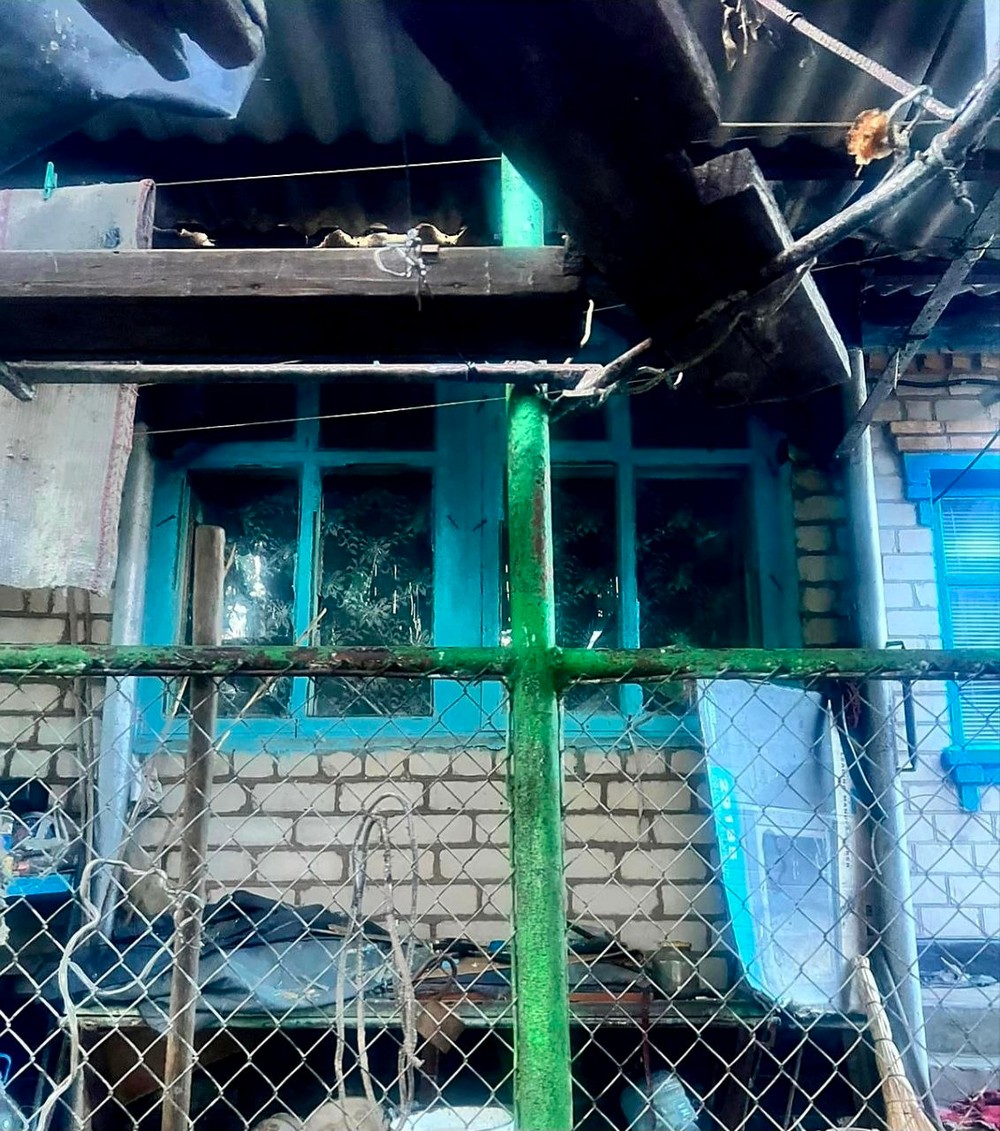 Є поранений, побито 5 багатоповерхівок і школу мистецтв у Нікополі і районі, атаковано АЗС під Дніпром, КАБи падали на Синельниківщину (фото) Є поранений, побито 5 багатоповерхівок і школу мистецтв у Нікополі і районі, атаковано АЗС під Дніпром, КАБи падали на Синельниківщину (фото)
