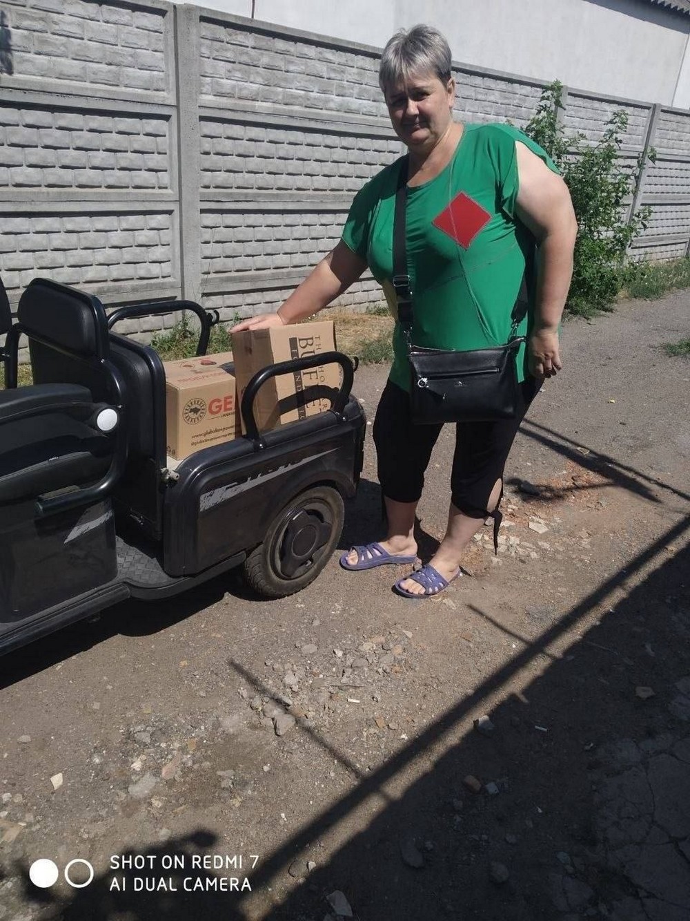 Гуманітарна допомога у Марганці навіть під ворожими ударами: що отримали мешканці на цьому тижні (фото) Гуманітарна допомога у Марганці навіть під ворожими ударами: що отримали мешканці на цьому тижні (фото)