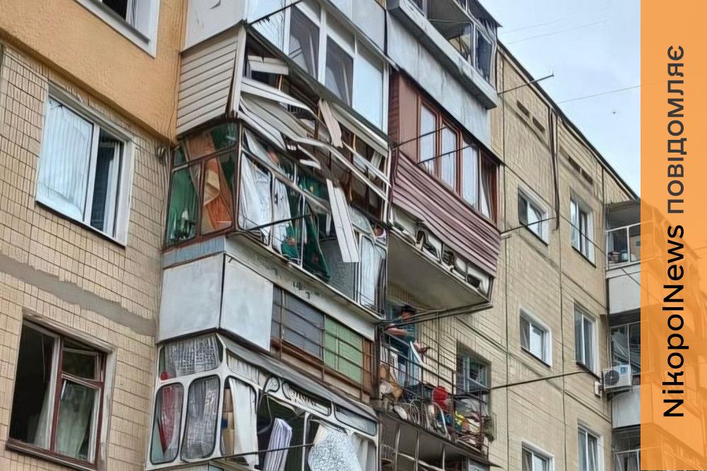 Ворог атакував Нікопольщину та Синельниківщину: пошкоджено багатоповерхівку та зайнялося поле