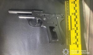 На Дніпропетровщині чоловік переробив стартовий пістолет на бойовий і незаконно продав його: справу передали до суду