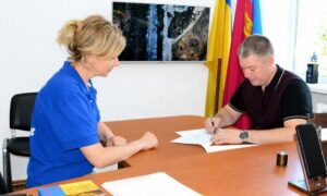 Начальник Нікопольської РВА підписав меморандум про співпрацю з гуманітарною місією «Проліска»