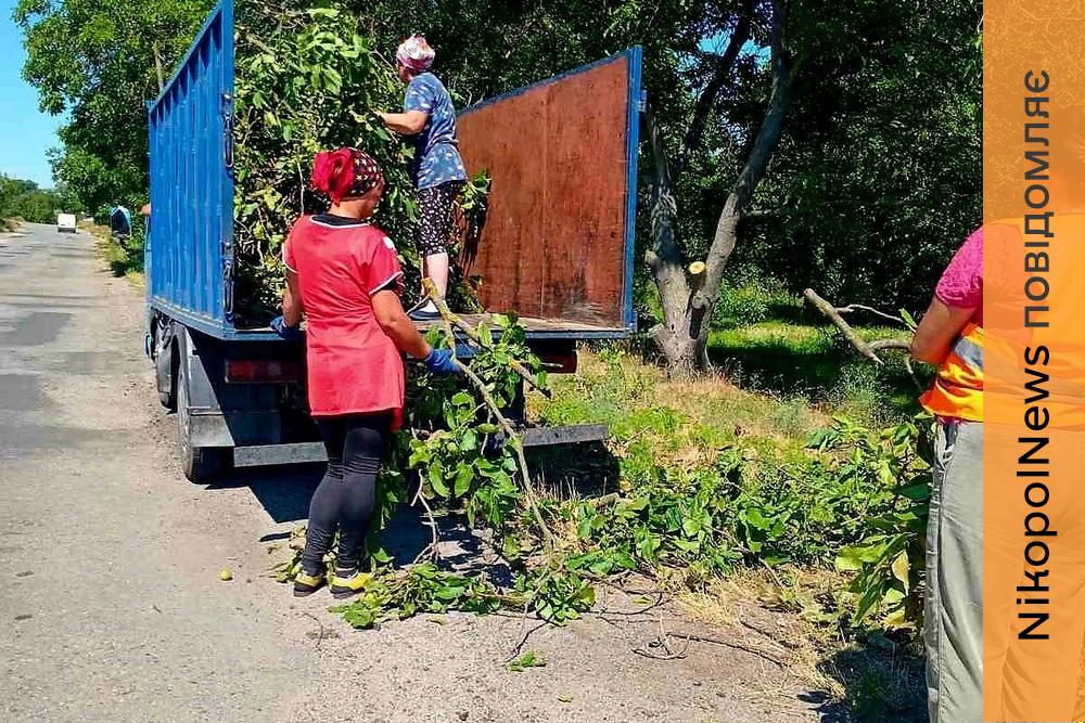Від ліквідації наслідків обстрілів до косіння трави: у Марганці комунальники підбили підсумки тижня