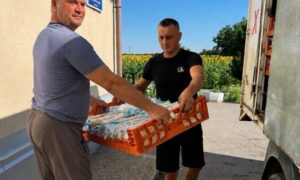 600 хлібин для прифронтового села: на Нікопольщині відновили важливі поставки (фото)