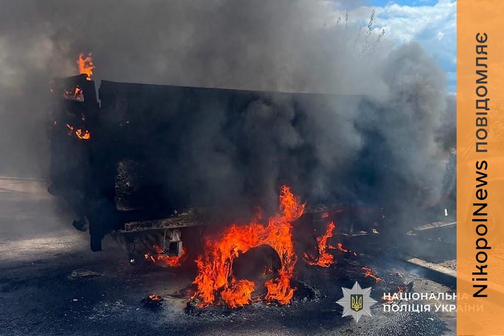 Жінка померла у лікарні, а чоловік – у обстріляному авто: подробиці смертельних обстрілів Нікополя і району розповіли у поліції (фото)