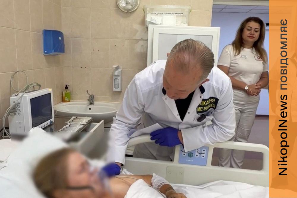 «Моє серце зараз біля дитини…»: лікарі рятують жительку Марганця та її трирічного сина після атаки дрона (відео)