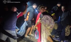 Чорна ніч: загинули діти і дорослі внаслідок влучання ракети у будинки на Криворіжжі (фото, відео)