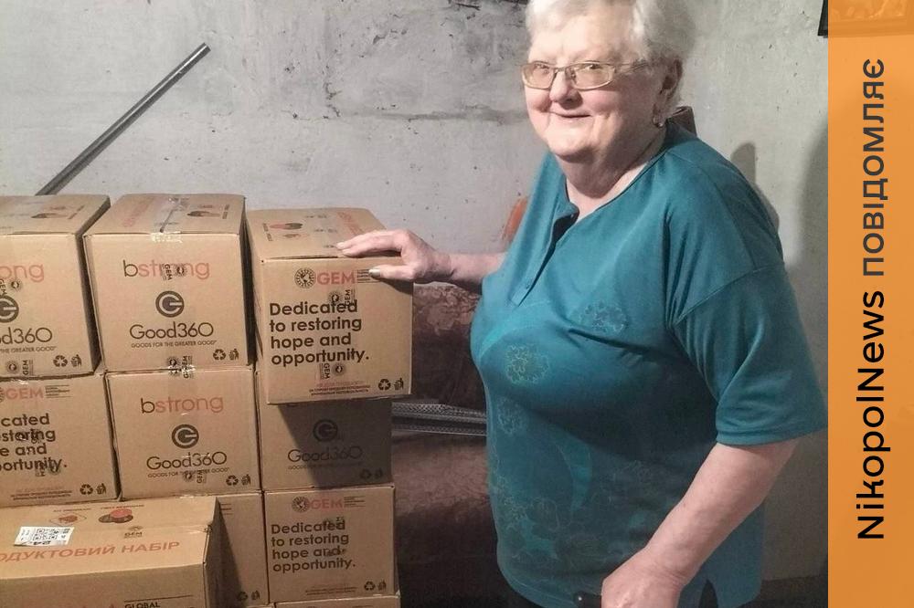 У Марганці мешканцям громади передали понад 800 продуктових наборів та питну воду (фото)